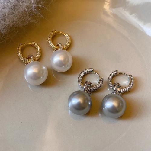 Цирконий Micro Pave латунь Серьги, Латунь, с Пластиковая жемчужина, Другое покрытие, ювелирные изделия моды & инкрустированное микро кубического циркония & Женский, Много цветов для выбора, продается Пара