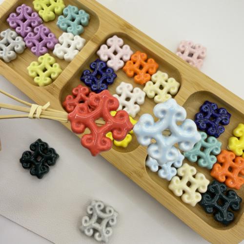 Ювелирный фарфоровый бусины, фарфор, Форма цветка, DIY, Много цветов для выбора, 30x30x8.20mm, отверстие:Приблизительно 2mm, 100ПК/сумка, продается сумка