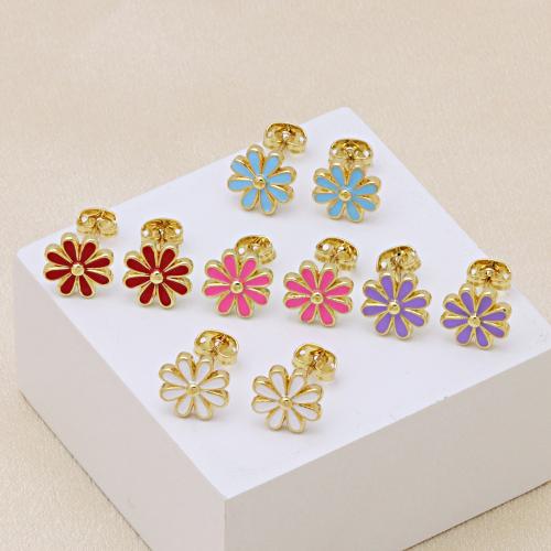Pendientes de Perno en Latón, metal, Flor, chapado en color dorado, para mujer & esmalte, más colores para la opción, 10x10mm, Vendido por Par