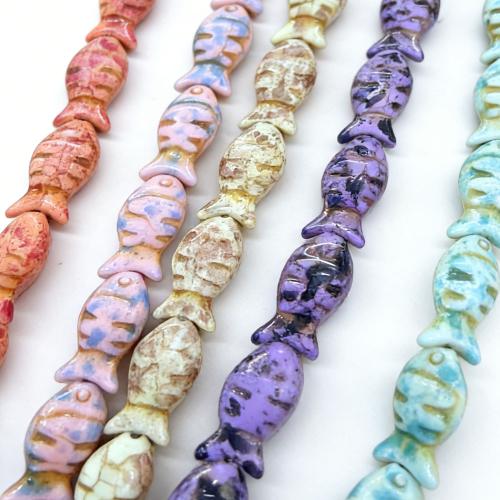 Mezcla de granos de la joyería, Turquesa sintético, Pez, Tallado, Bricolaje, más colores para la opción, 11x24mm, aproximado 17PCs/Sarta, Vendido por Sarta