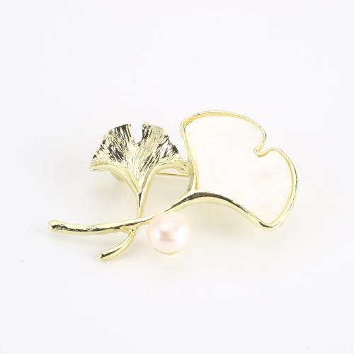 aleación de zinc broche, con Perlas cultivadas de agua dulce, Hoja, chapado en color dorado, para mujer & esmalte, 45x37x12mm, Vendido por UD