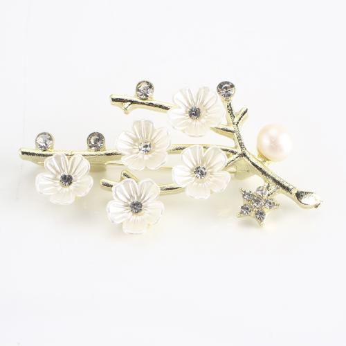 Zinklegierung Brosche, mit Muschel & Natürliche kultivierte Süßwasserperlen, Blume, goldfarben plattiert, für Frau & mit Strass, 58x29x12mm, verkauft von PC