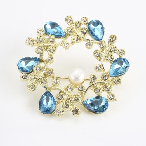 alliage de zinc broche, avec perle d'eau douce cultivée, Placage de couleur d'or, pour femme & avec strass, 46x46x13mm, Vendu par PC