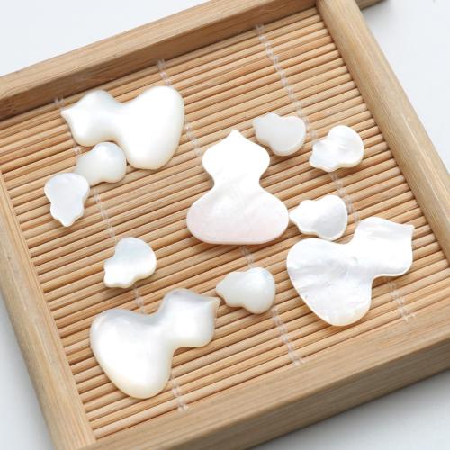 Pendentifs de coquillages blancs naturels, coquille blanche, calebasse, poli, DIY & normes différentes pour le choix & aucun trou, Vendu par PC